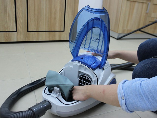 cách tháo tuics chứa rác máy hút bụi